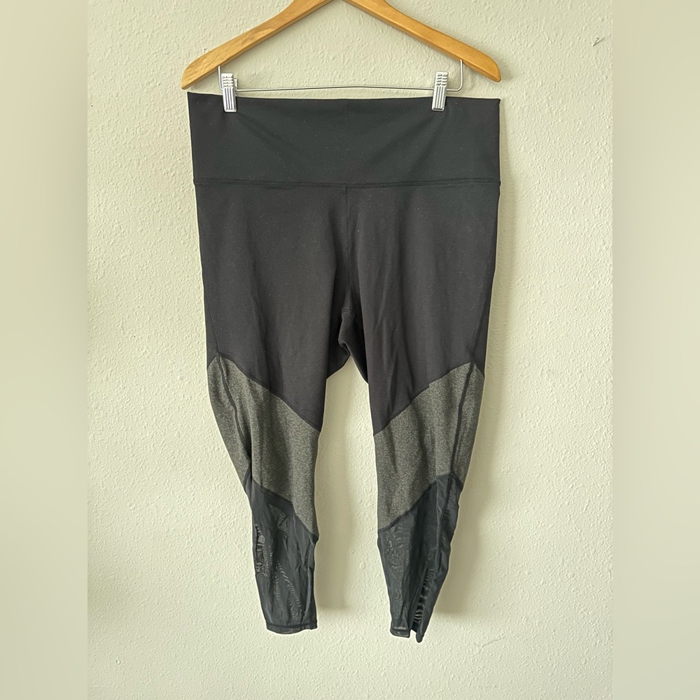 Fabletics High-Waisted 7/8 Leggings Size 1X